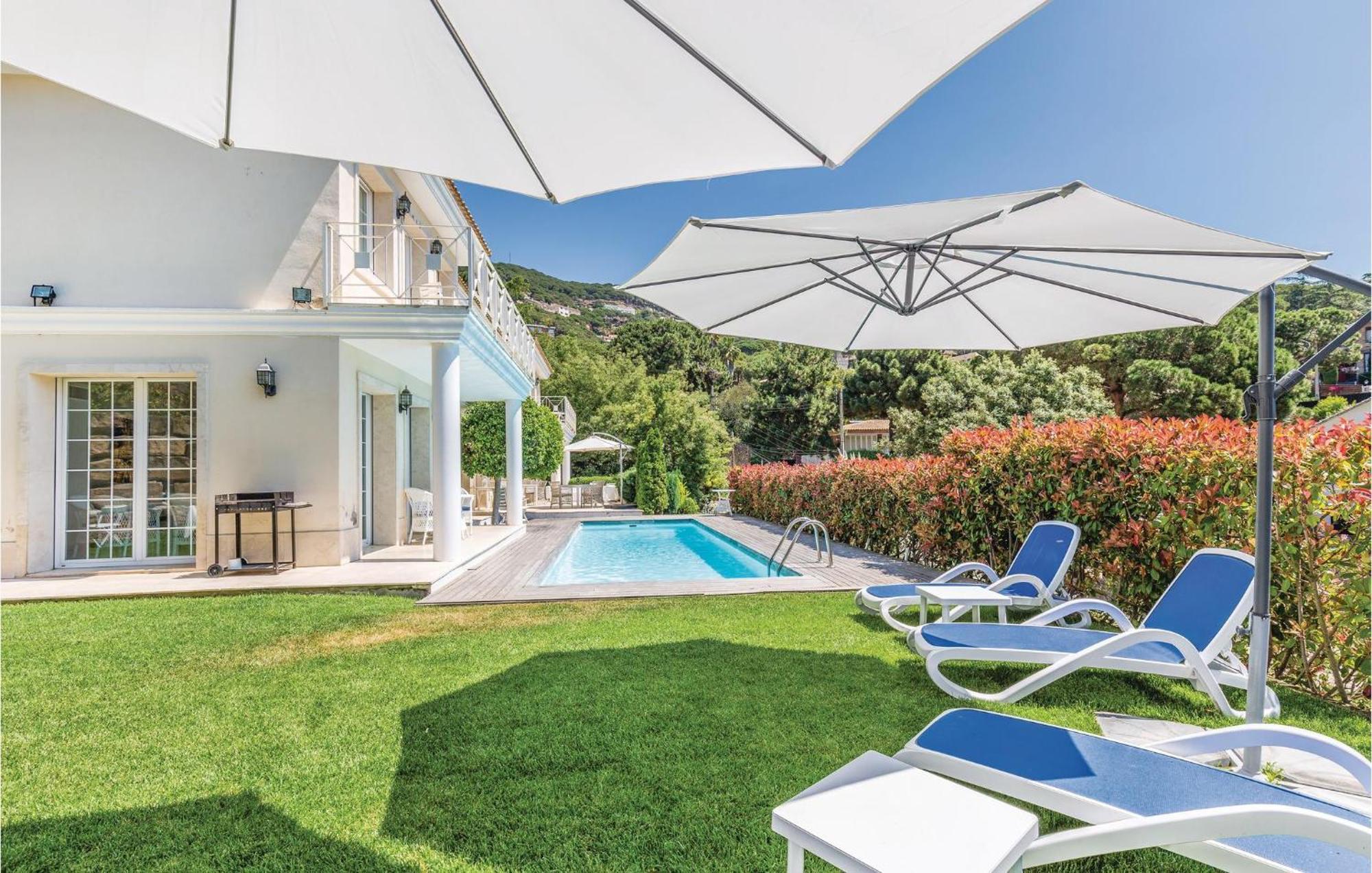 Nice Home In Cabrils With House A Mountain View エクステリア 写真