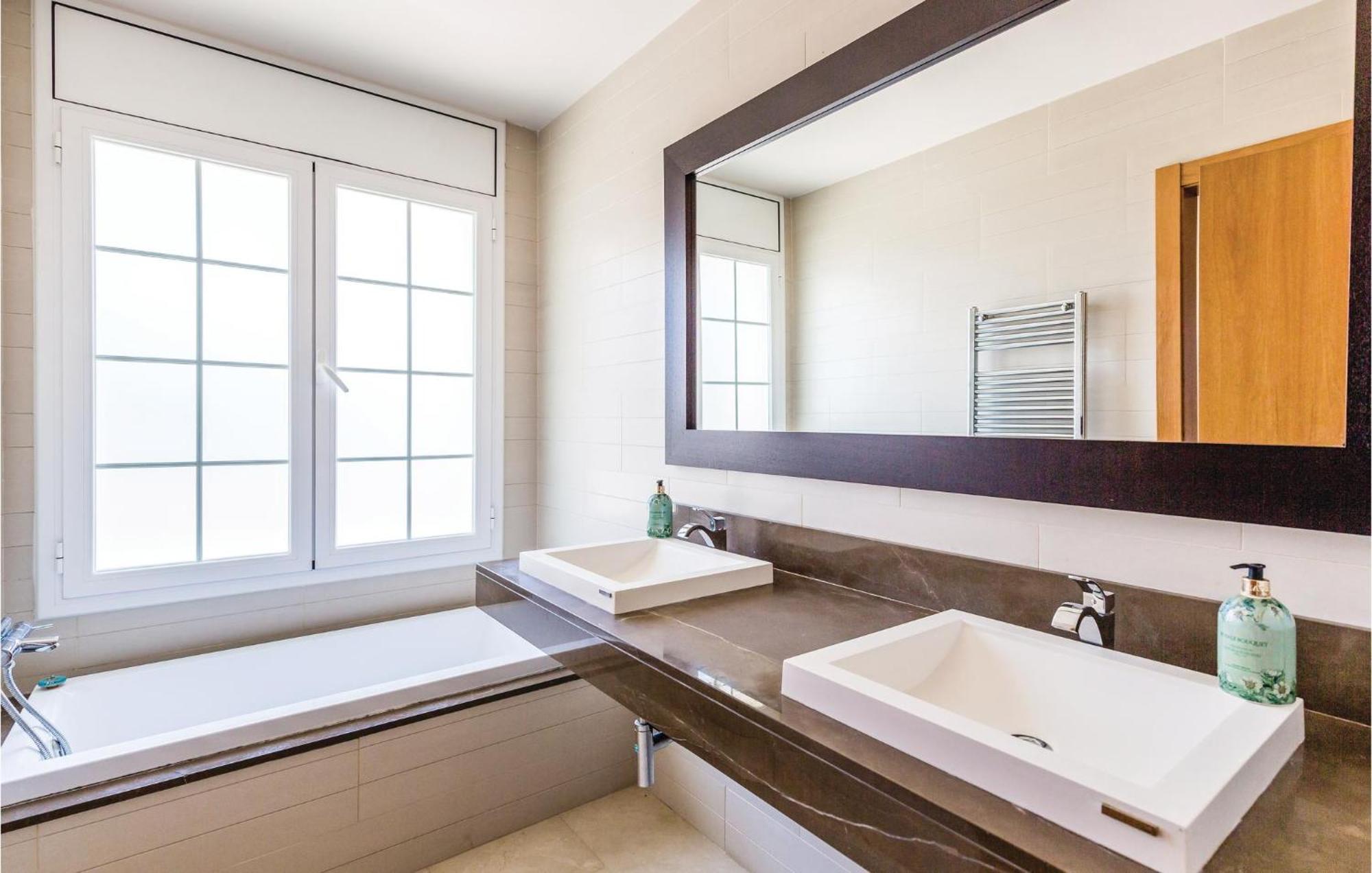 Nice Home In Cabrils With House A Mountain View エクステリア 写真