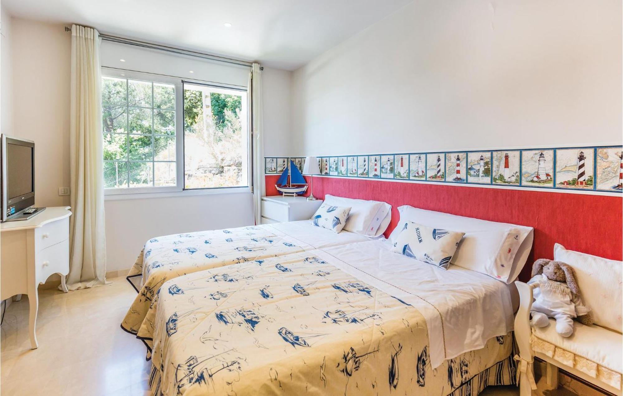Nice Home In Cabrils With House A Mountain View エクステリア 写真